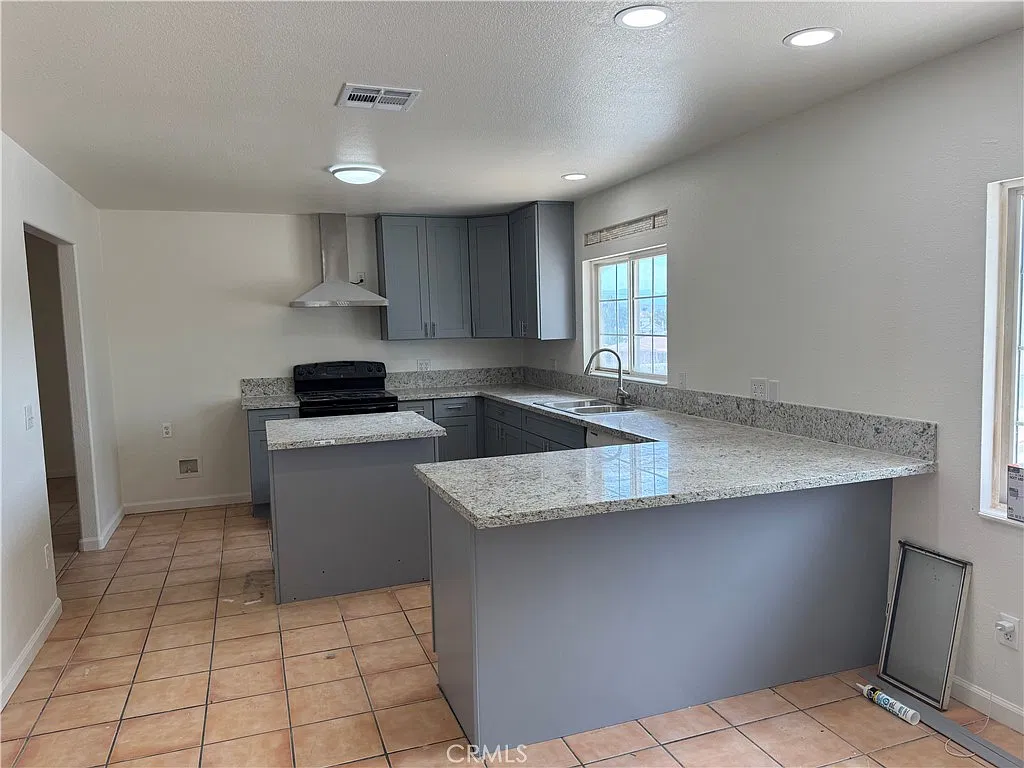 4 bed, 1600 sqft, $3,800 — Photo 4