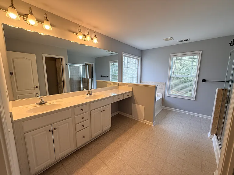3606 Malcolm Mnr NW — Photo 7