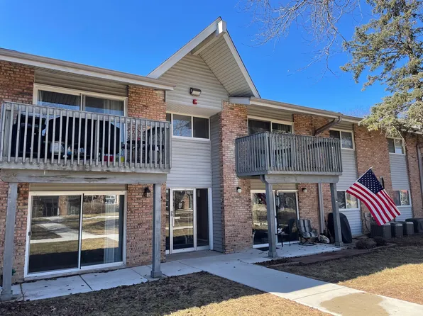 16W625 Mockingbird Ln APT 105, Willowbrook, IL 60527