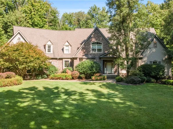 15560 Priorway Dr, Novelty, OH 44072