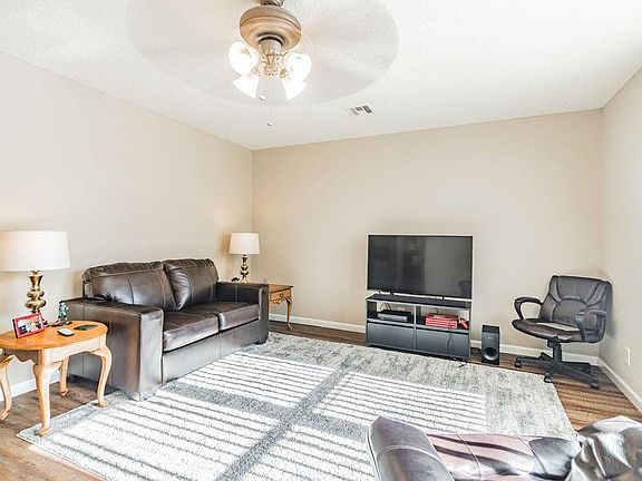 3rd image of 1501 Forest Dr