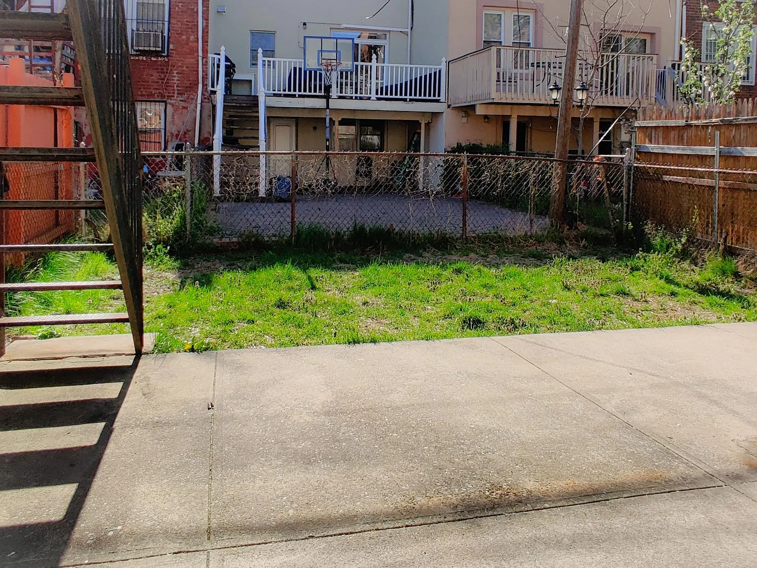 3 bed, 2.5 bath, 1300 sqft, $1,900 — Photo 1
