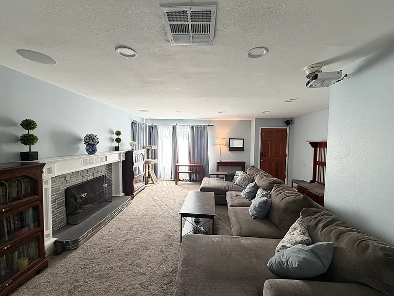 4242 Briggs Ave — Photo 2
