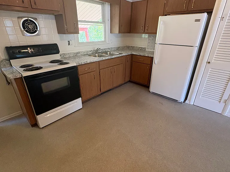 7 Apple Blossom Ln #B — Photo 2