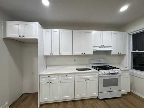 Quartz countertops white cabinets
