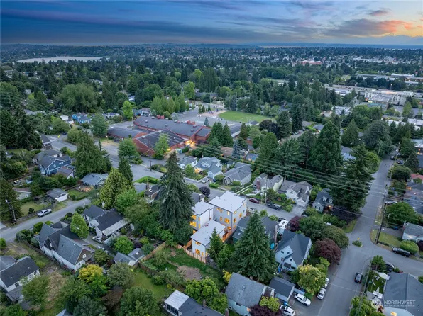 9622 8th Avenue NE, Seattle, WA 98115