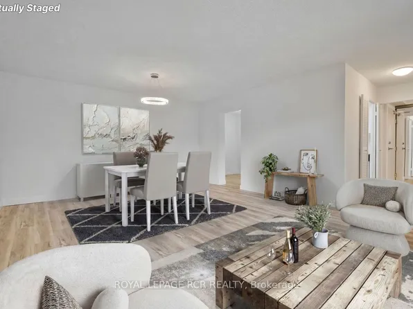 1535 Lakeshore Rd E #205, Mississauga, ON L5E 3E2