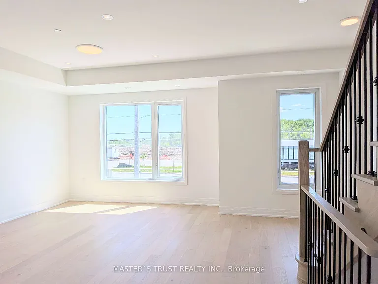 110 Grimsby Ln — Photo 15