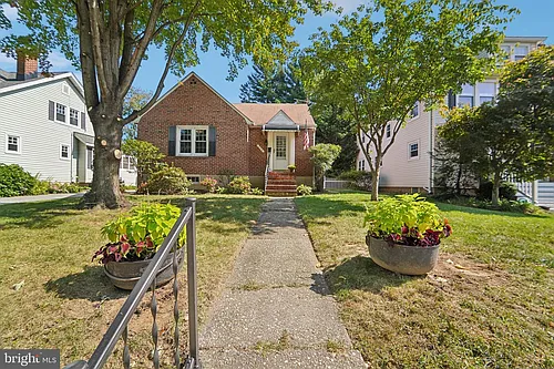 204 Glenmore Ave Photo 1