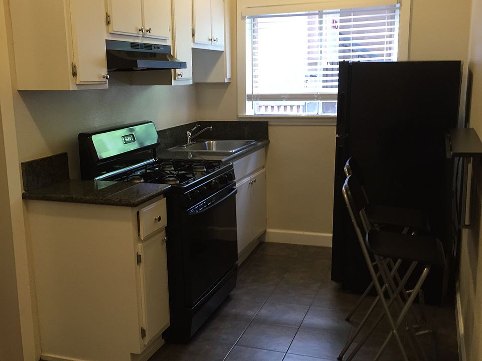2nd image of 904 N Hoover St APT 208