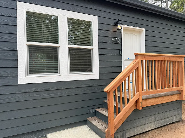 542 Sunset Dr — Photo 2