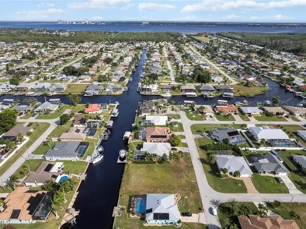 2021 SE 15th St, Cape Coral, FL 33990