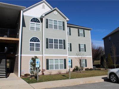 4704 Pennoak Ln APT D, Greensboro, NC, 27407