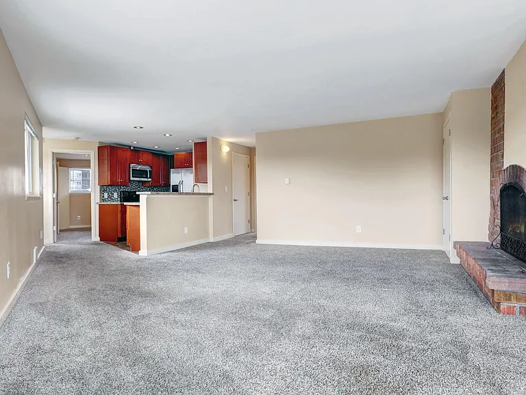 8100 Green Lake Dr N — Photo 12