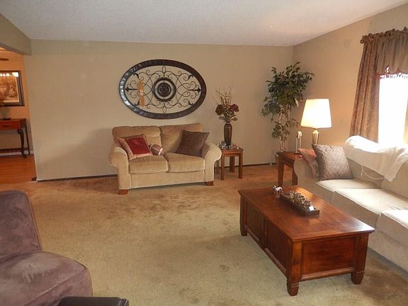 3rd image of 169 Fairlane Ave