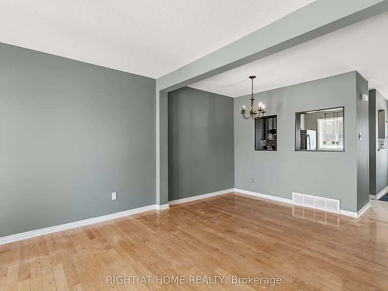 4338 Meadowvale Ln — Photo 3
