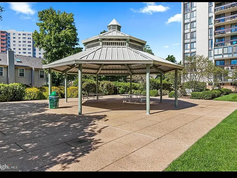5300 Holmes Run Pkwy #319 — Photo 23