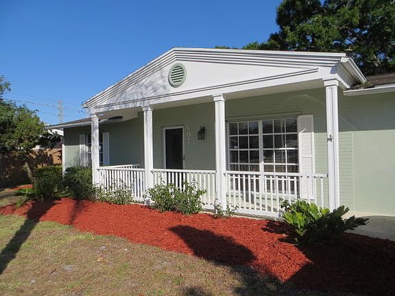 2nd image of 607 SE Harborview Drive
