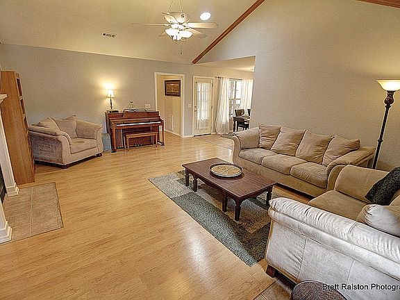 4th image of 861 S Parkwood Dr