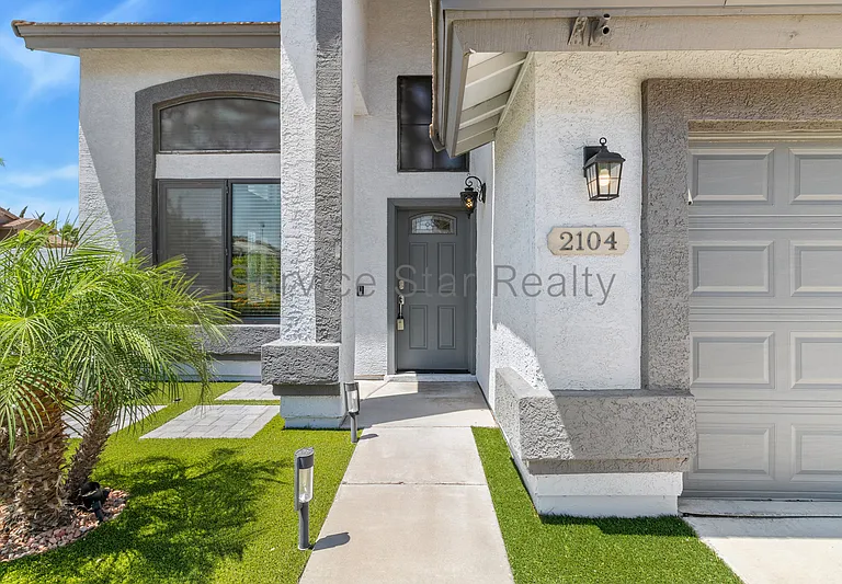 2104 E Behrend Dr — Photo 3