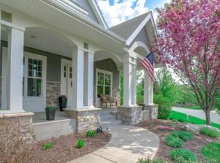 587 Lake Ridge Dr, SHOREVIEW, MN 55126