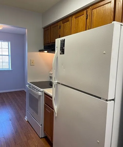 2409 Pond View Dr — Photo 2