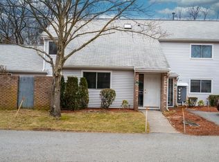 812 Williamsburg Cir, Warwick, RI 02886