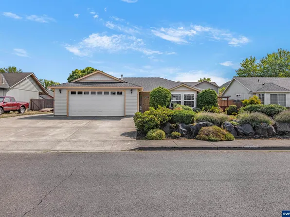 863 28th Ave, Sweet Home, OR 97386