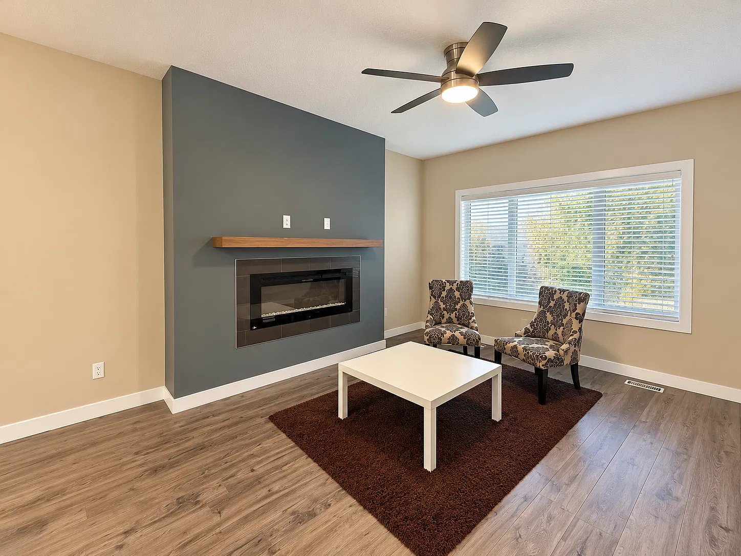 3 Bed 2.5 Bath Included Parking For Rent Edmonton — Photo 3