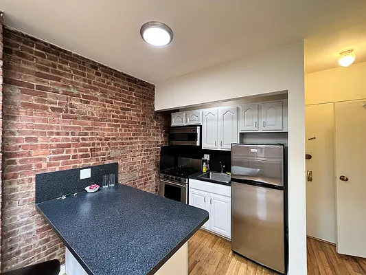Rented by City Connections Realty | media 4