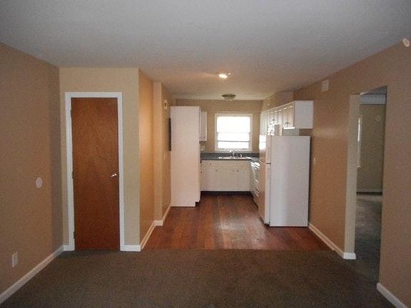 4th image of 980 Leawood Sq