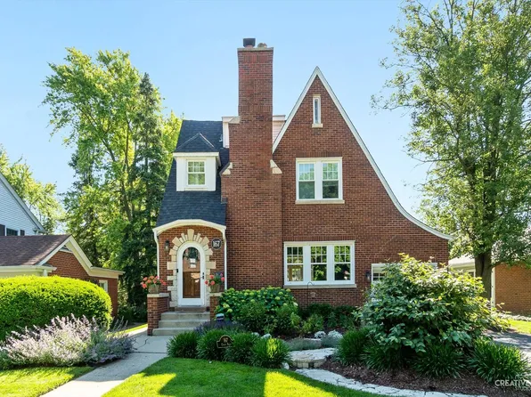 167 Crest Rd, Glen Ellyn, IL 60137