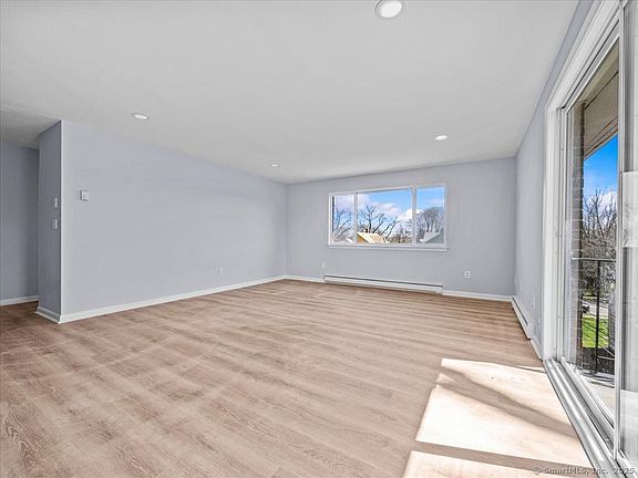 3rd image of 98 Carlton St APT 101