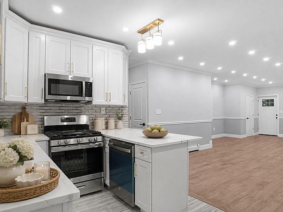 4th image of 128 E 238th Street
