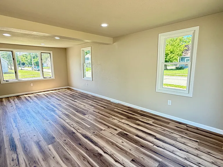 1424 N Bennett St — Photo 11