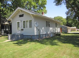 976 Idaho Ave SE, Huron, SD 57350