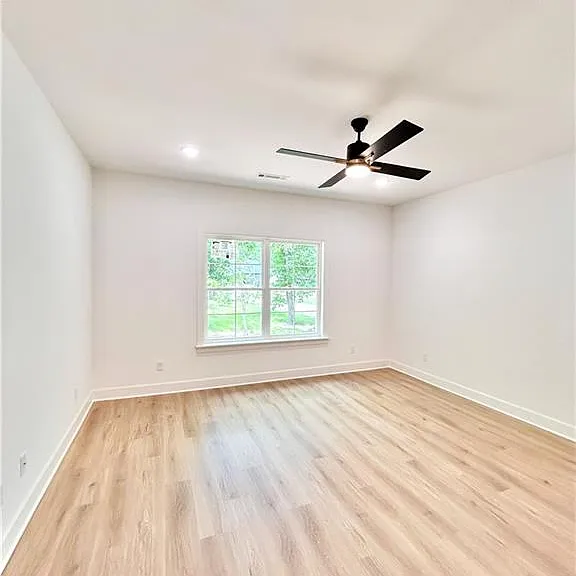 8 Kirkdouglas Ln — Photo 5
