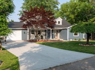241 Reymont Rd, Waterford, MI 48327