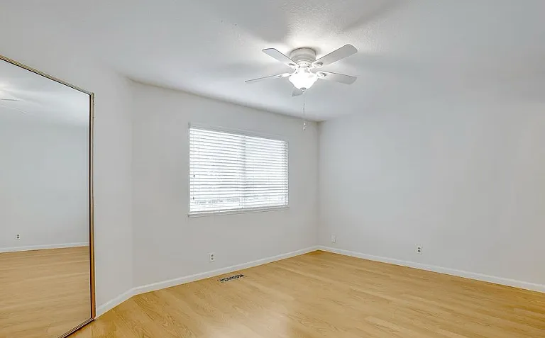 1070 Spring Valley Cmn — Photo 10