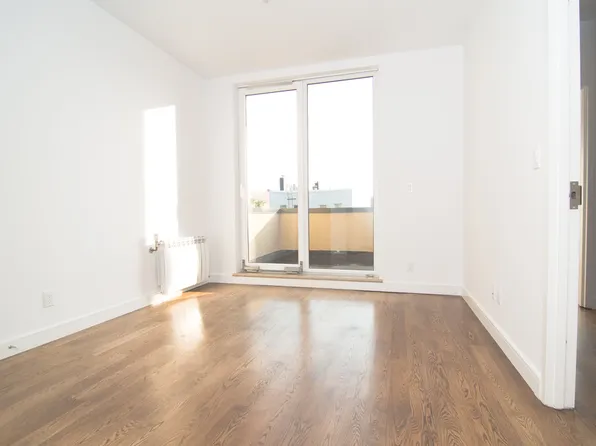 689 Leonard Street image 21 of 24