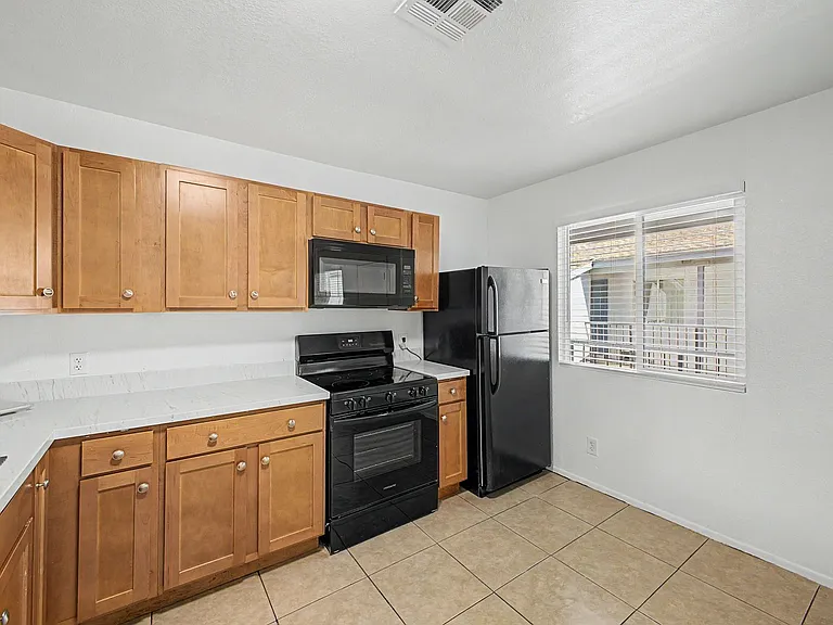 Twin Palms Apartments — Photo 6