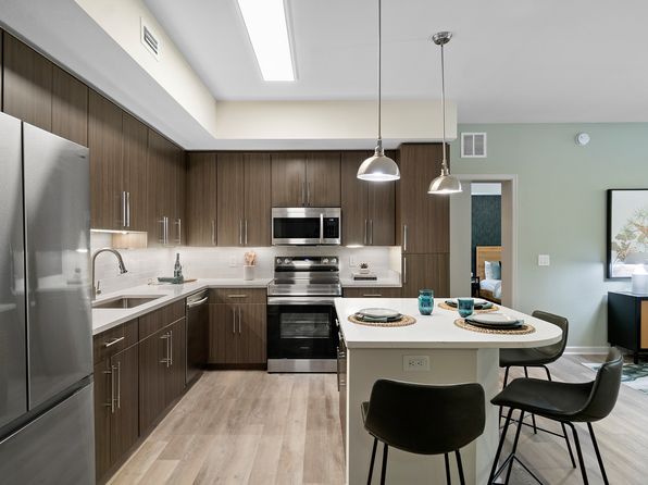 290 Courtney Lakes Cir #7-207