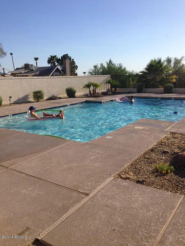 4 bed, 2.5 bath, 2446 sqft, $2,595 — Photo 3