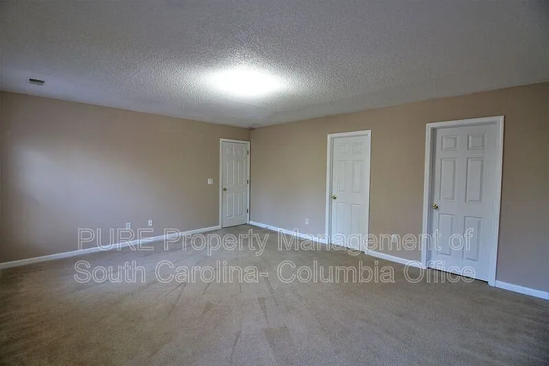 3 bed, 2.5 bath, 2364 sqft, $1,995 — Photo 3