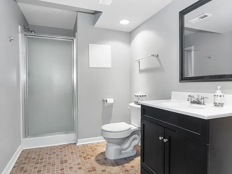 423 Vaughn Cir — Photo 18