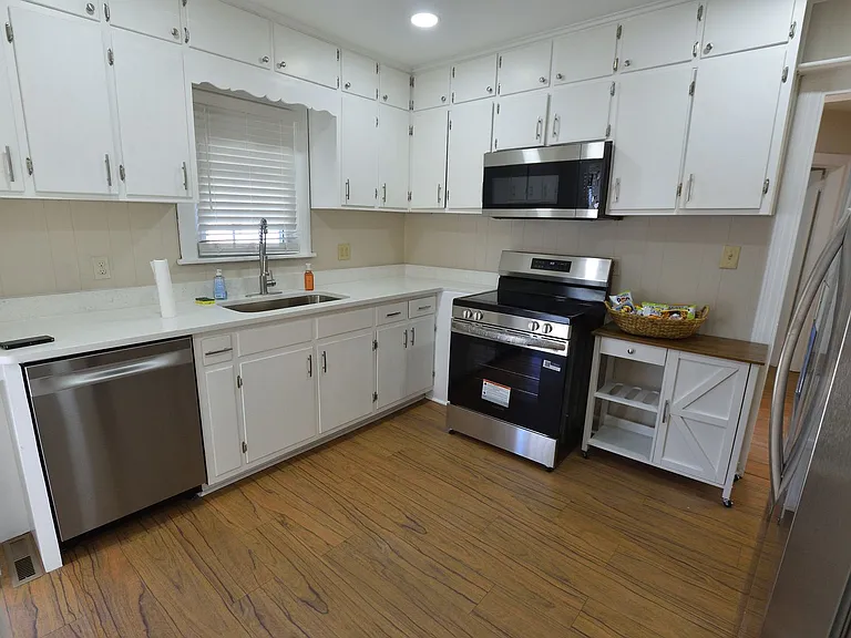 1420 Eastern Ave — Photo 5
