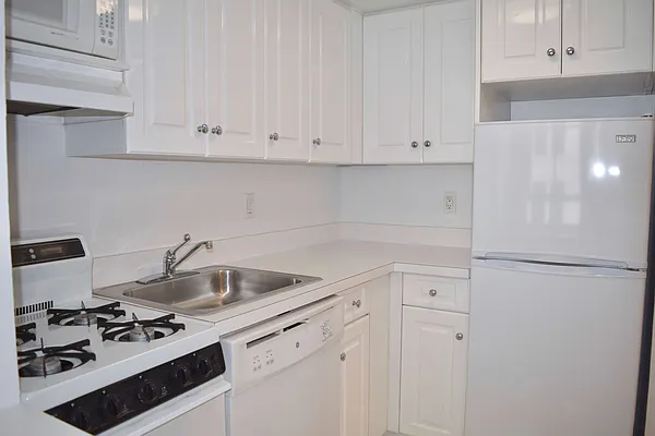 Rented by Manhattan Connection | media 18