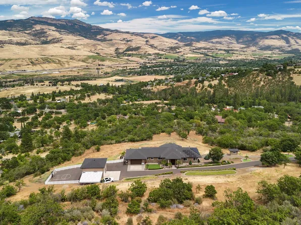 1900 Ashland Mine Rd, Ashland, OR 97520