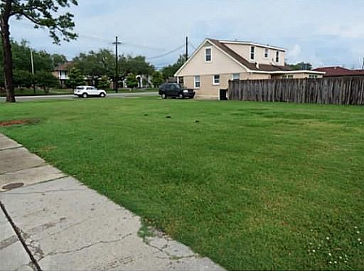 2nd image of 830 Robert E Lee Blvd