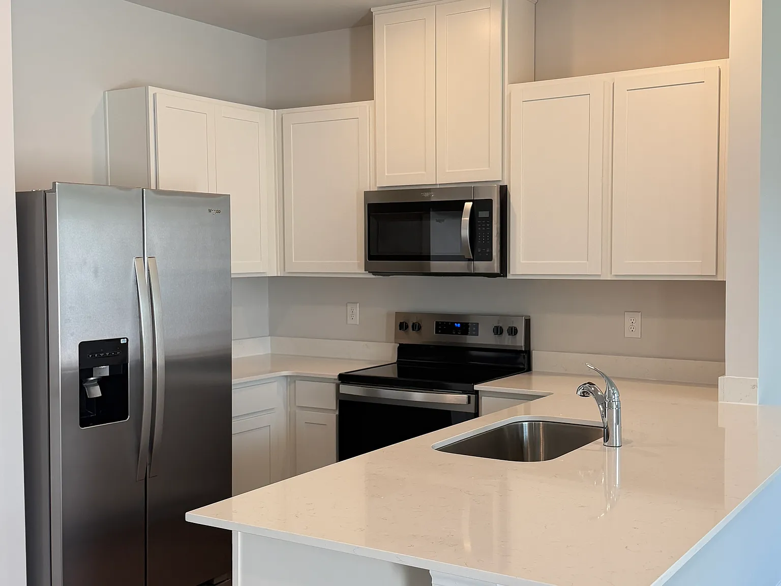 3 bed, 2.5 bath, 1418 sqft, $1,999 — Photo 3